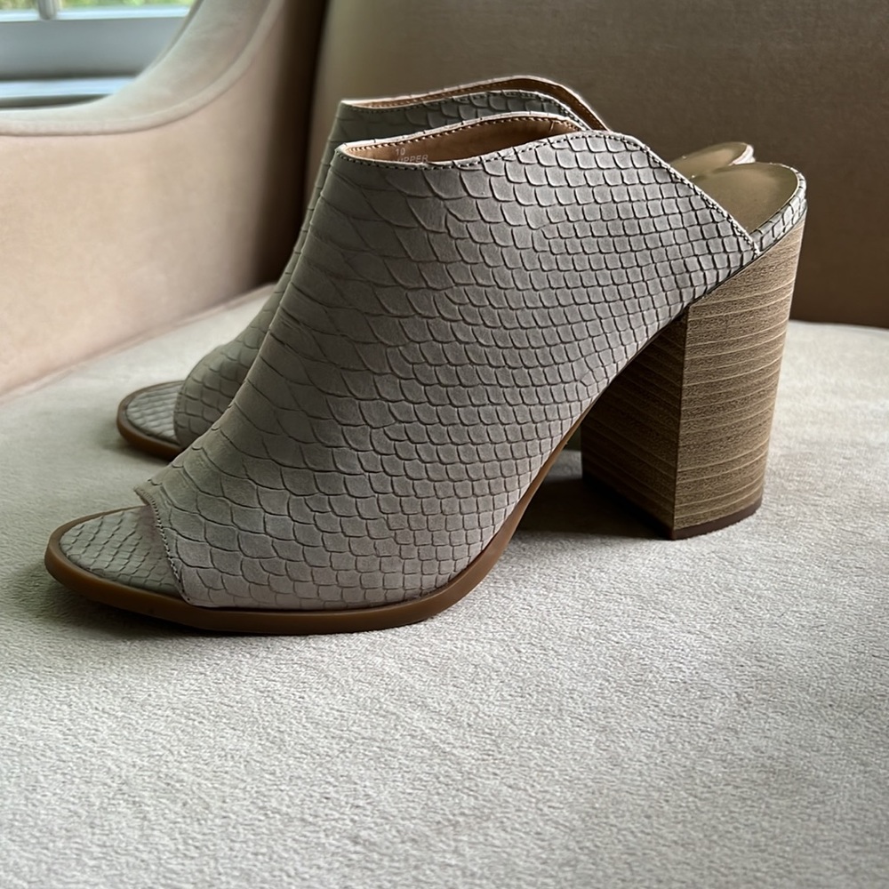 Express peep toe booties